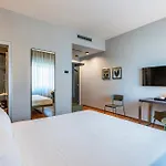 Alter Hotell Barge