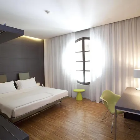 Alter Hotel Barge